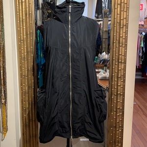 Sun Kim travel zip front vest